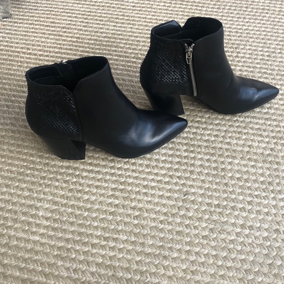 Dolce Vita Aden Black Bootie - Picture 7 of 7
